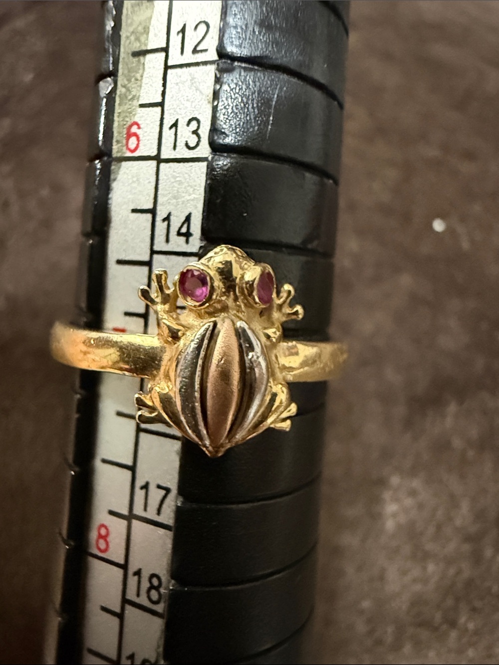 14k Gold Frog Ring with Pink Gem Eyes - size 7